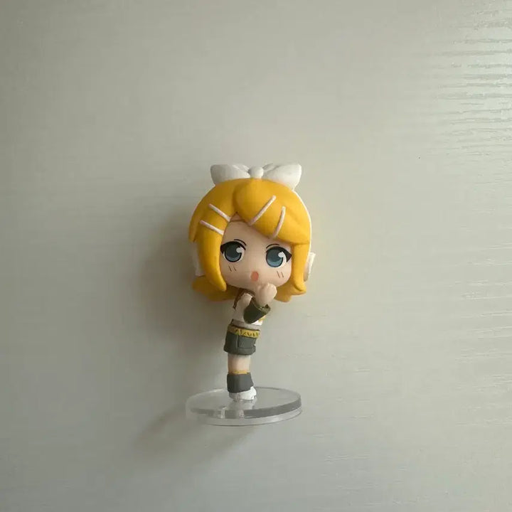 [BUNJANG] Kagamine Rin Figure Gacha Stand / 카가미네 린 피규어 가챠 스탠드