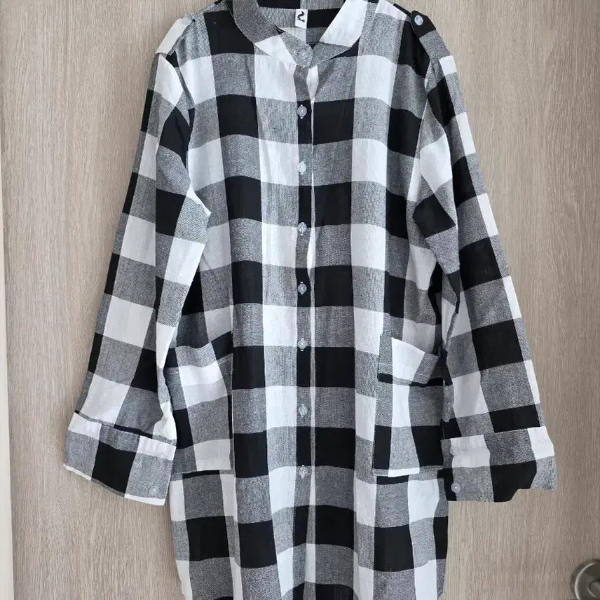 [BUNJANG] Black and White Check Long Sleeve Shirt / 체크 롱 셔츠