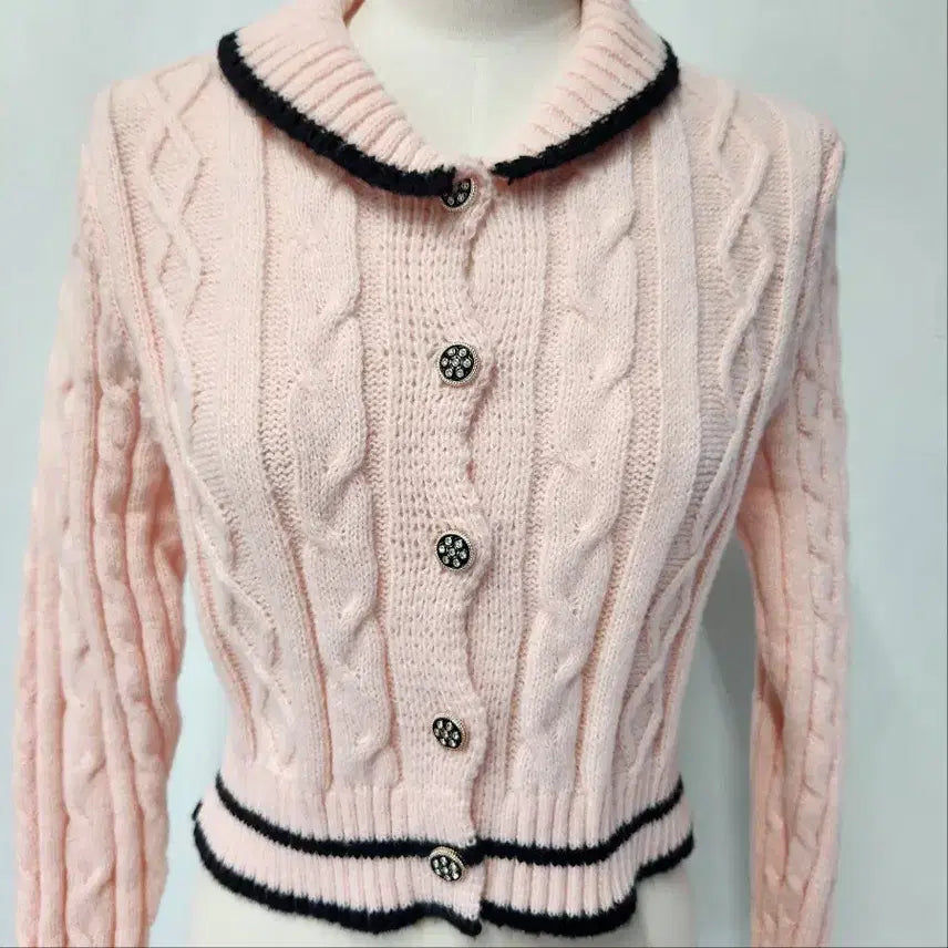 [BUNJANG] BNX Jewel Button Cable Cropped Cardigan / [새상품] BNX 보석 버튼 꽈배기 크롭 가디건 FREE