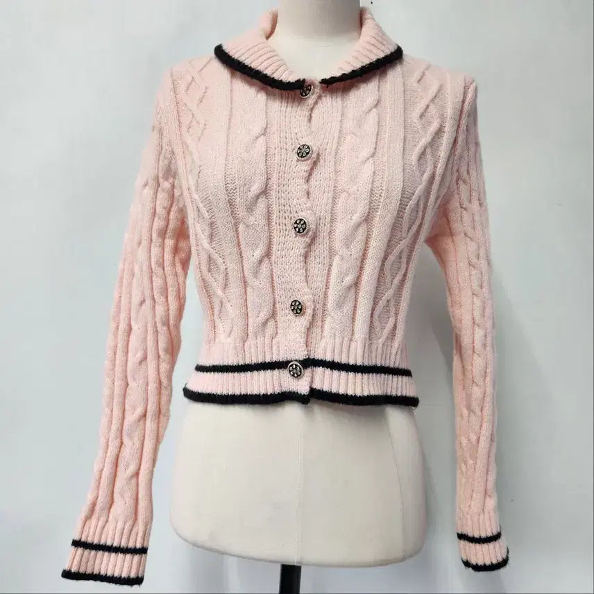 [BUNJANG] BNX Jewel Button Cable Cropped Cardigan / [새상품] BNX 보석 버튼 꽈배기 크롭 가디건 FREE