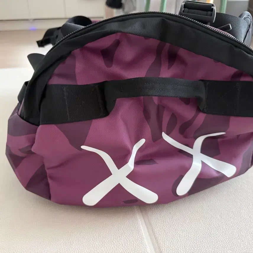 [BUNJANG] The North Face x KAWS Base Camp Duffel Bag Large Pamplona Purple / 노스페이스 x 카우스 베이스캠프 더플백 라지 팜플로나 퍼플