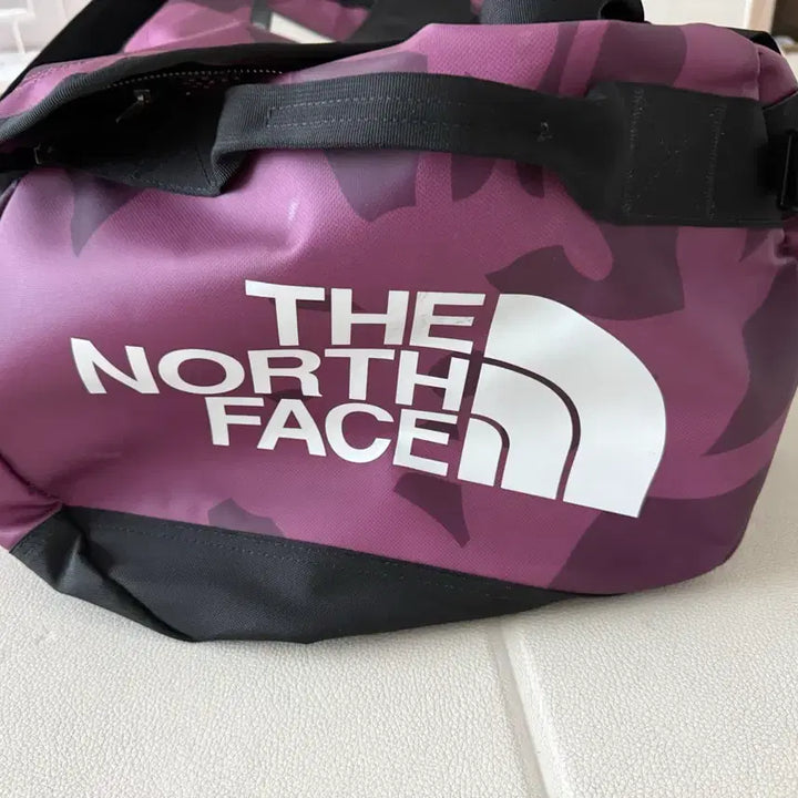 [BUNJANG] The North Face x KAWS Base Camp Duffel Bag Large Pamplona Purple / 노스페이스 x 카우스 베이스캠프 더플백 라지 팜플로나 퍼플