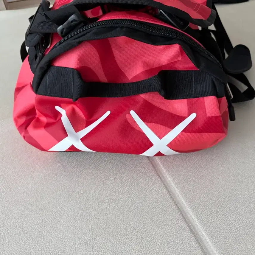 [BUNJANG] The North Face x KAWS Base Camp Duffel Bag Medium Brilliant Coral / 노스페이스 x 카우스 베이스캠프 더플백 미디움 브릴리언트 코랄