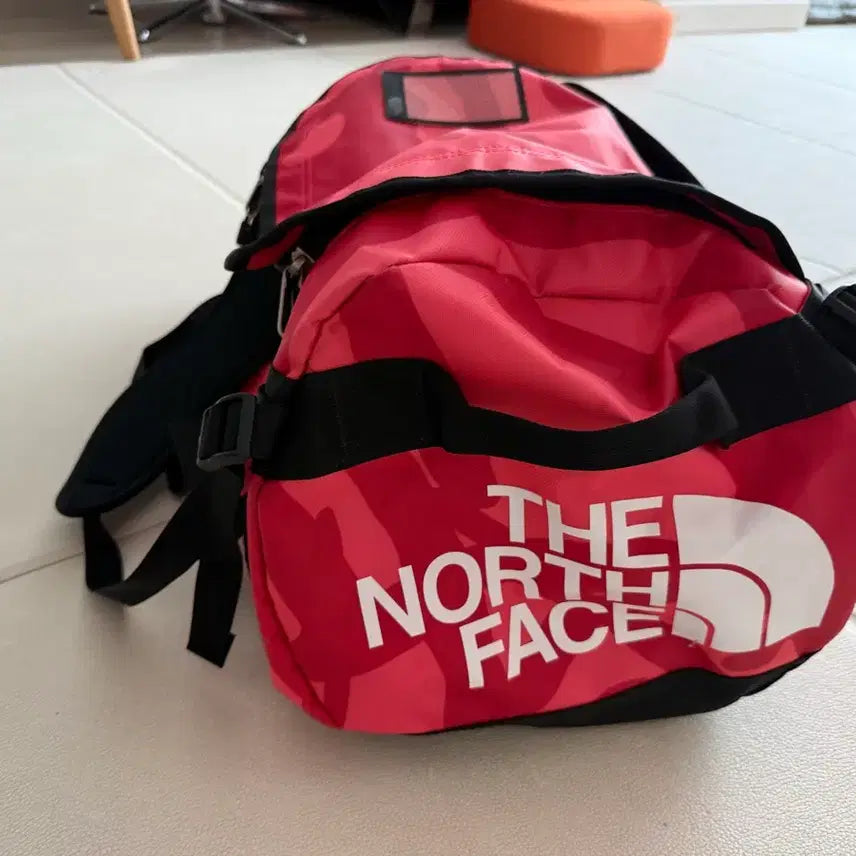[BUNJANG] The North Face x KAWS Base Camp Duffel Bag Medium Brilliant Coral / 노스페이스 x 카우스 베이스캠프 더플백 미디움 브릴리언트 코랄