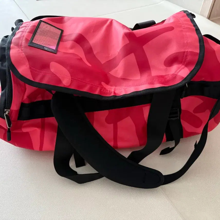 [BUNJANG] The North Face x KAWS Base Camp Duffel Bag Medium Brilliant Coral / 노스페이스 x 카우스 베이스캠프 더플백 미디움 브릴리언트 코랄