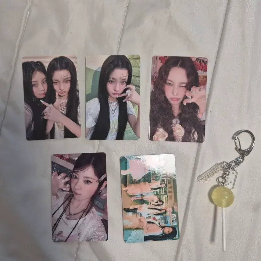 [BUNJANG] ILLIT Toki Yo Tomorrow Album + Photocard + Candy Keyring Set / 아일릿 토키요토마레 앨범 포카 사탕키링 세트