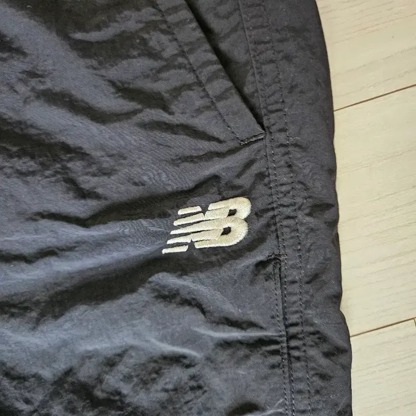[BUNJANG] New Balance Heritage Woven Straight Pants M / 뉴발란스 UNI ESS 헤리티지 우븐 스트레이트 팬츠 M 80