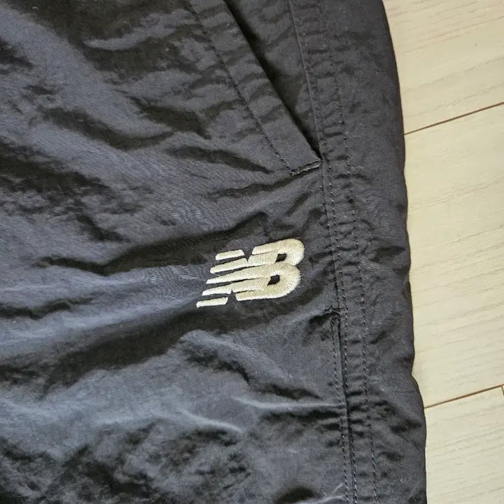 [BUNJANG] New Balance Heritage Woven Straight Pants M / 뉴발란스 UNI ESS 헤리티지 우븐 스트레이트 팬츠 M 80