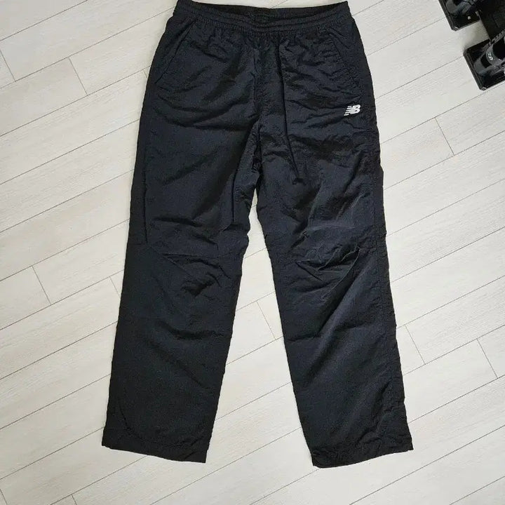 [BUNJANG] New Balance Heritage Woven Straight Pants M / 뉴발란스 UNI ESS 헤리티지 우븐 스트레이트 팬츠 M 80