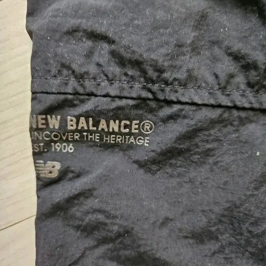 [BUNJANG] New Balance Heritage Woven Straight Pants M / 뉴발란스 UNI ESS 헤리티지 우븐 스트레이트 팬츠 M 80