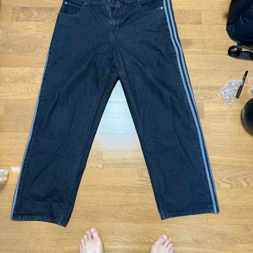 [BUNJANG] Adidas Adicolor Denim Firebird Pants / 아디다스 파이어버드 아디컬러 데님 펜츠 SS2026 W36