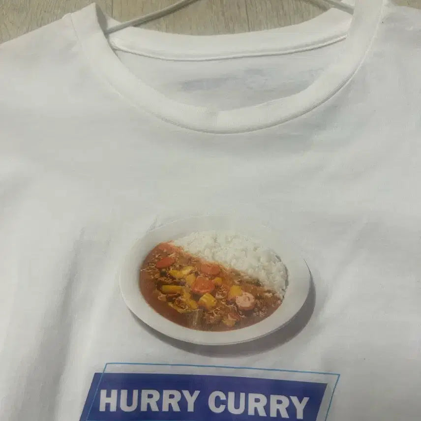 [BUNJANG] 오뚜기 X 시스템옴므  HURRY CURRY 반팔 티셔츠 95사이즈 / 오뚜기 X 시스템옴므  HURRY CURRY 반팔 티셔츠 95사이즈