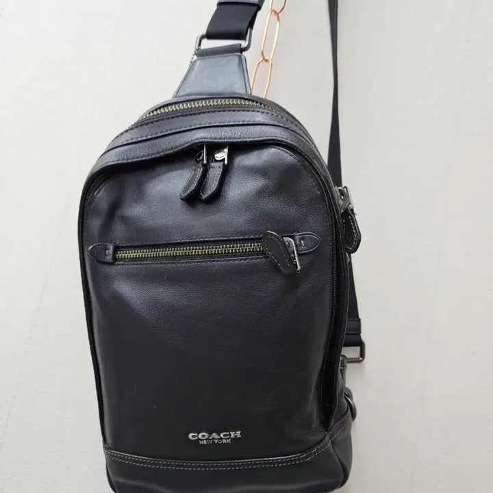 [SOLD OUT] 코치  블랙 가죽슬링백
