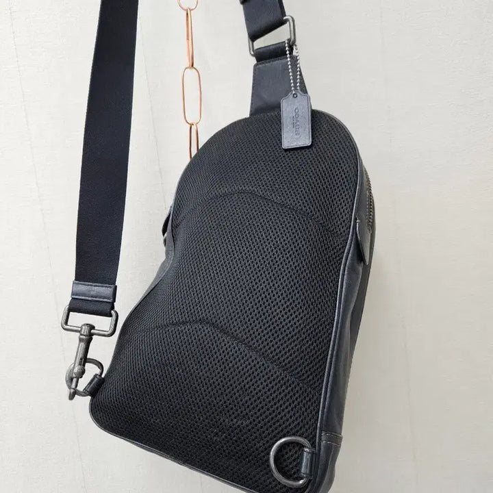 [SOLD OUT] 코치  블랙 가죽슬링백