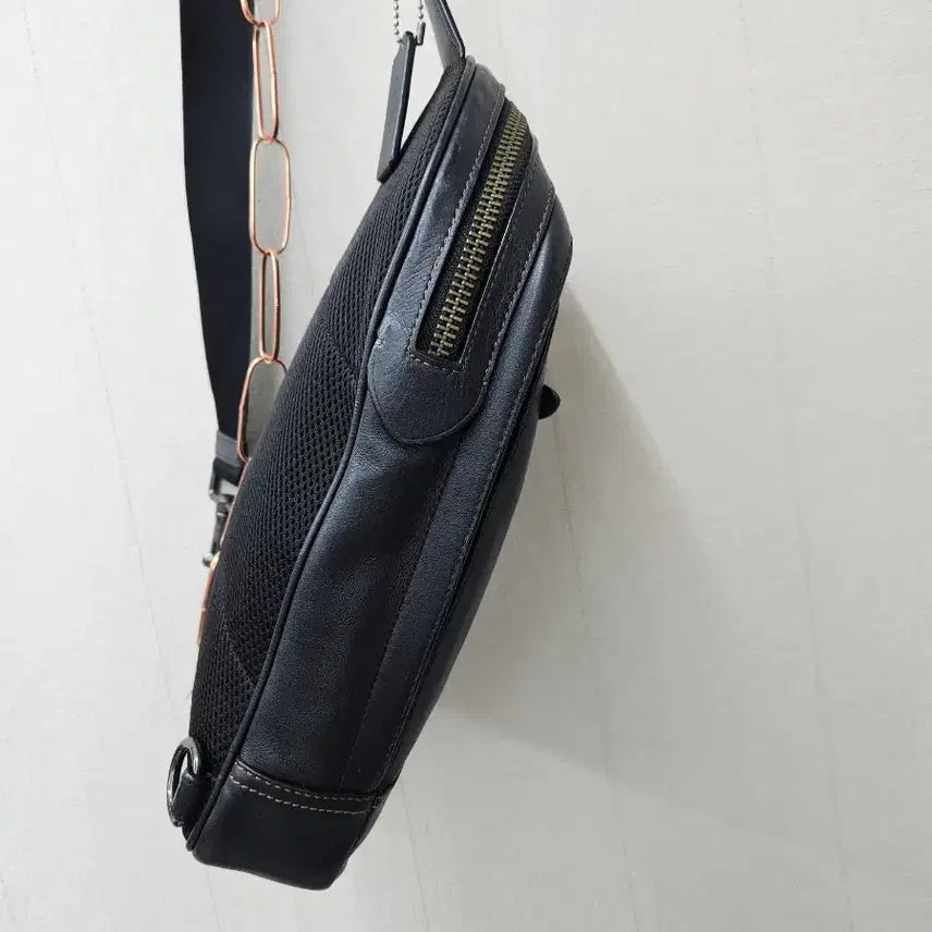 [SOLD OUT] 코치  블랙 가죽슬링백