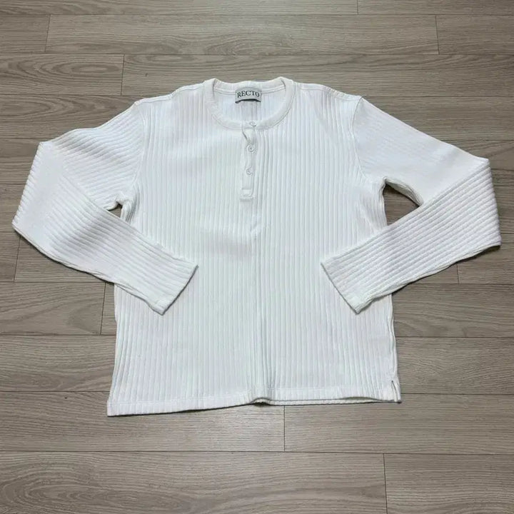[BUNJANG] Recto RC Logo Jacquard Patch Henley Neck T-shirt White / [S] 렉토 RC 로고 자카드 패치 헨리넥 티셔츠 화이트