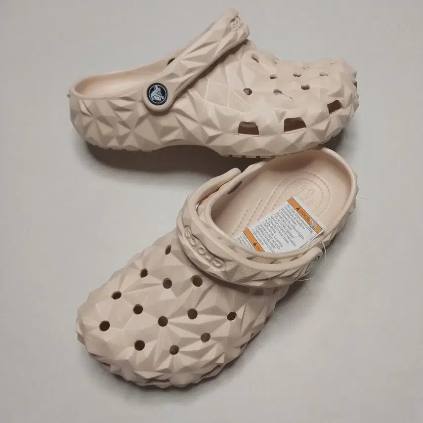 [BUNJANG] Crocs Geometric Cream (230mm) New / 크록스 지오메트릭 크림 230 새상품
