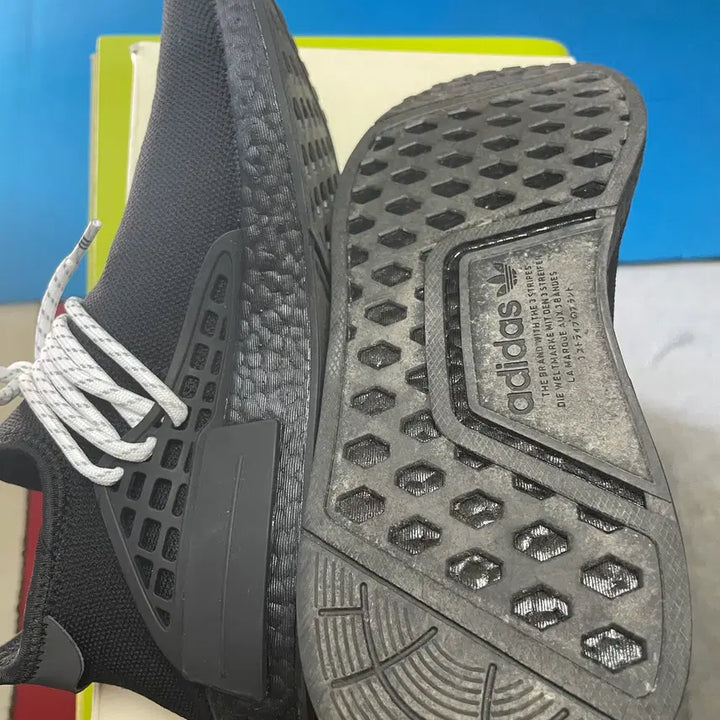 [BUNJANG] Adidas x Pharrell Williams Hu NMD Core Black Sneakers / 아디다스 x 퍼렐 윌리엄스 Hu NMD 코어 블랙 270mm
