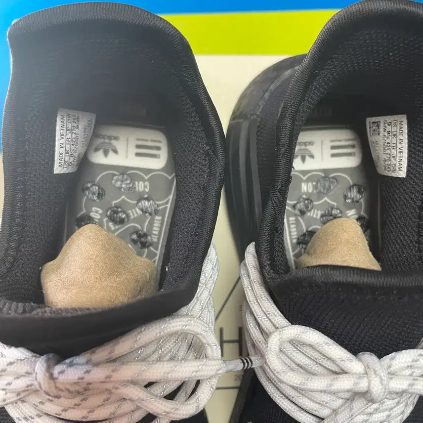 [BUNJANG] Adidas x Pharrell Williams Hu NMD Core Black Sneakers / 아디다스 x 퍼렐 윌리엄스 Hu NMD 코어 블랙 270mm