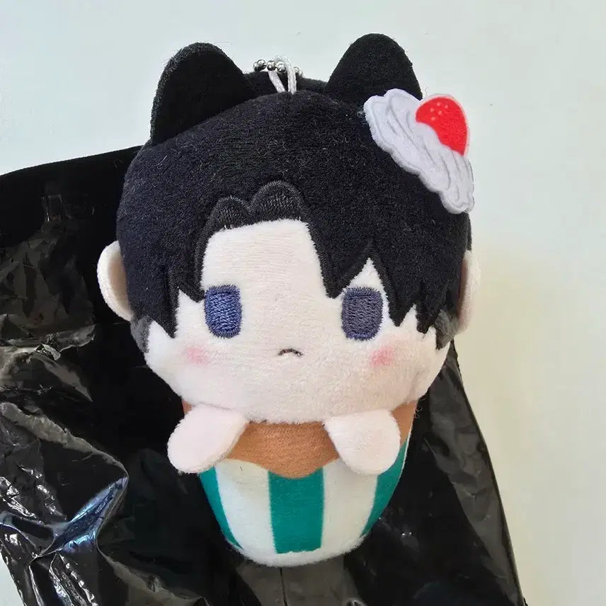 [BUNJANG] Attack on Titan Levi Cupcake Nui Plush / 진격의 거인 리바이 컵케익 누이