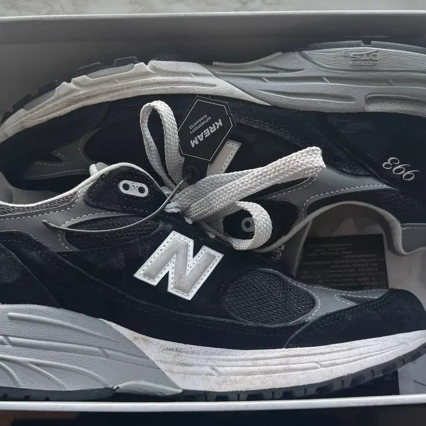 [BUNJANG] New Balance 993 Black D Standard Sneakers / 뉴발란스 993 블랙 270D