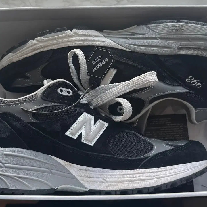 [BUNJANG] New Balance 993 Black D Standard Sneakers / 뉴발란스 993 블랙 270D