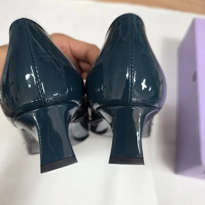 [BUNJANG] Amelia Pumps - Navy Enamel Leather Heels / 아멜리아 펌프스