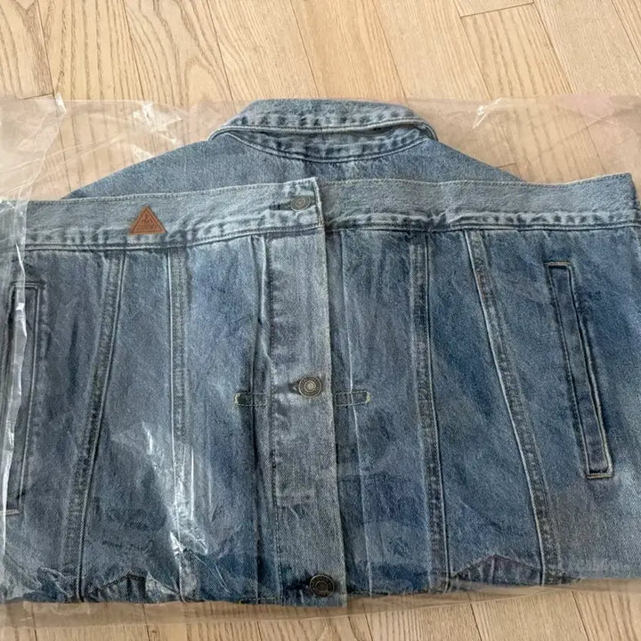 [BUNJANG] Guess Hyunjin Denim Jacket (L) / 게스 현진 청자켓 L 사이즈