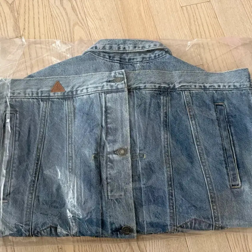 [BUNJANG] Guess Hyunjin Denim Jacket (L) / 게스 현진 청자켓 L 사이즈