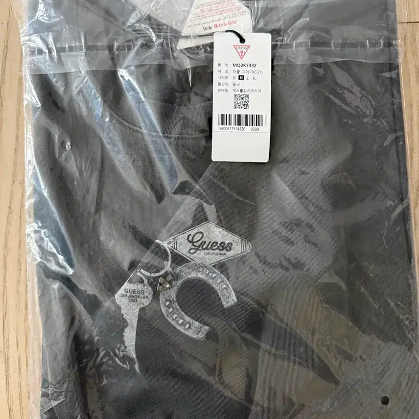 [BUNJANG] Guess Hyunjin T-Shirt (Size M) / 게스 현진 티쇼츠 M 사이즈