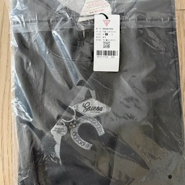 [BUNJANG] Guess Hyunjin T-Shirt (Size M) / 게스 현진 티쇼츠 M 사이즈