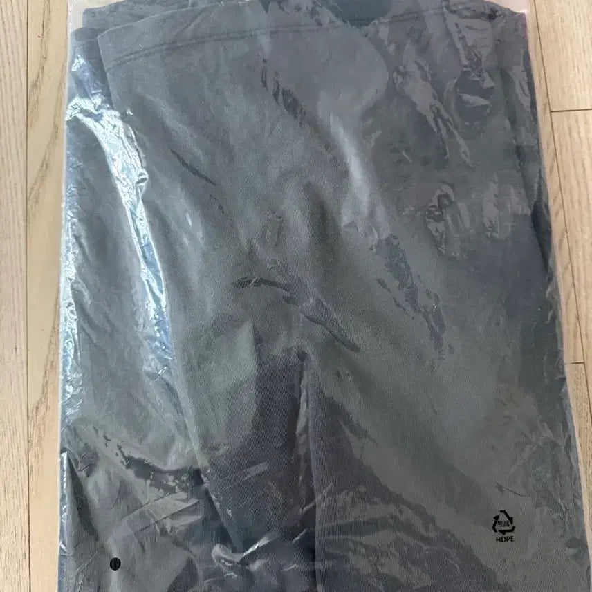 [BUNJANG] Guess Hyunjin T-Shirt (Size M) / 게스 현진 티쇼츠 M 사이즈