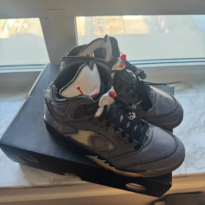 [BUNJANG] Off-White Jordan 5 Retro SP Black Muslin Sneakers / 조던 5 x 오프화이트 레트로 SP 블랙 모슬린