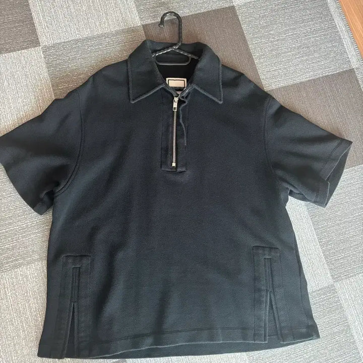 [BUNJANG] Wooyoungmi 23SS Black Half-Zip Collar T-Shirt Size 48 / 우영미  23ss 블랙 반집업 카라 티셔츠 48