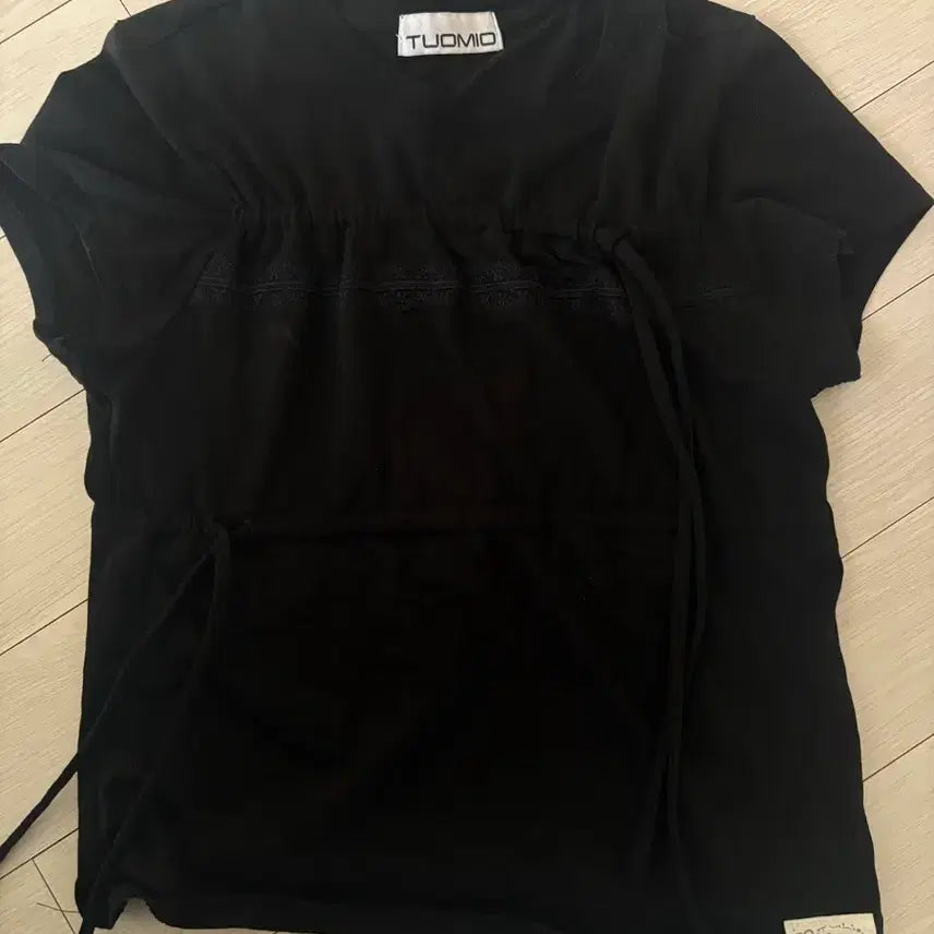 [BUNJANG] Dueomiao Lace Detail Short Sleeve T-Shirt / 뚜오미오 반팔
