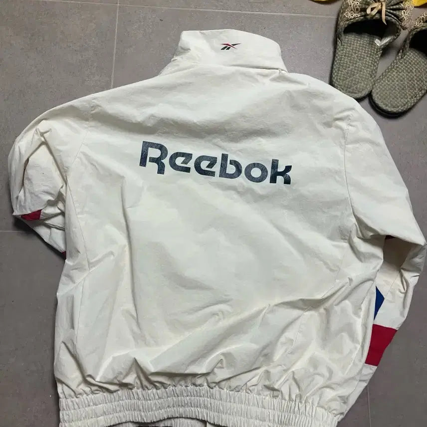[SOLD OUT] 리복 레전드 웜업 윈드 브레이커 바람막이 화이트