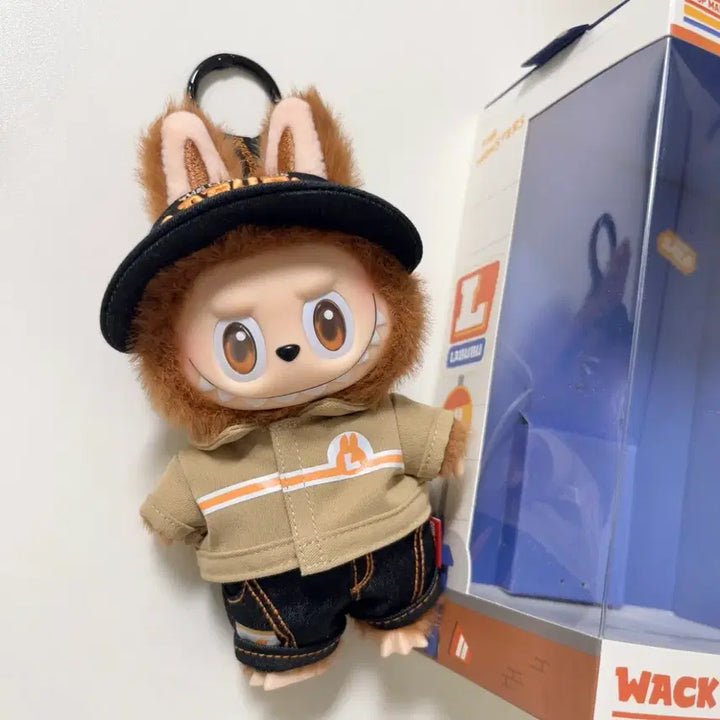 [BUNJANG] Pop Mart Shopkeeper Labubu Keyring / 팝마트 수상한 편의점 점장라부부(정품)