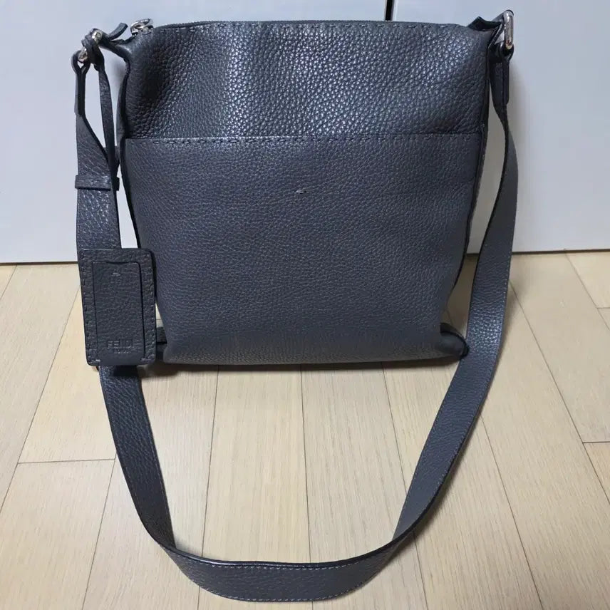 [BUNJANG] Fendi Selleria Messenger Bag / 펜디 정품 셀러리아 메신저백