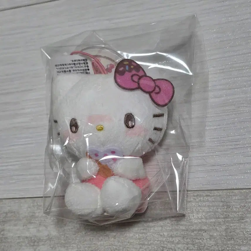 [BUNJANG] Sanrio Miko Characters Hello Kitty Donut Collaboration / 산리오 미코캐릭터즈 도넛 콜라보 헬로키티