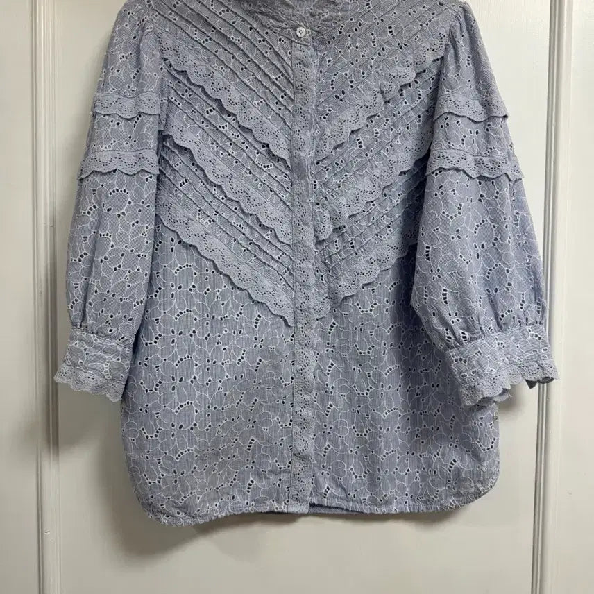 [BUNJANG] Thursday Island Eyelet Lace Blouse / 써스데이아일랜드(Thursday Island) 펀칭 아일렛 블라우스