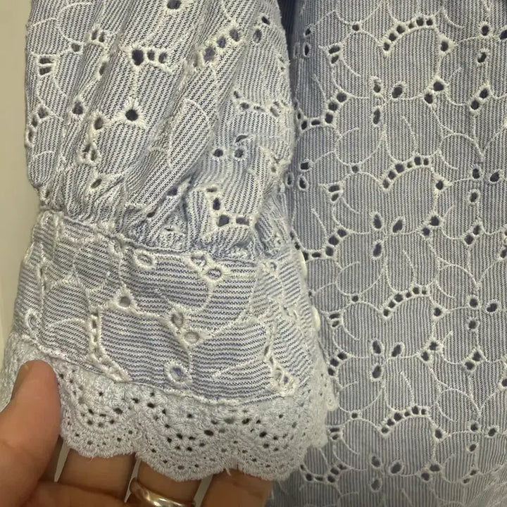 [BUNJANG] Thursday Island Eyelet Lace Blouse / 써스데이아일랜드(Thursday Island) 펀칭 아일렛 블라우스
