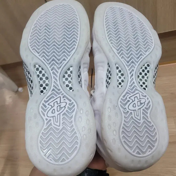 [BUNJANG] Nike Air Foamposite One White Sneakers / 나이키 에어 폼포짓 원 화이트 270mm