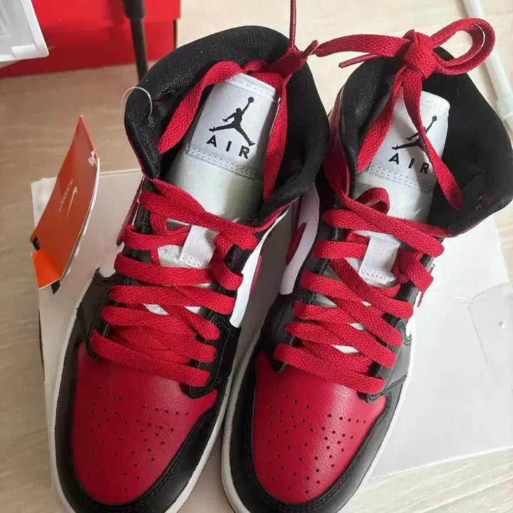 [BUNJANG] Nike Air Jordan 1 Mid Black and Gym Red Sneakers / 나이키 에어 조던1 미드 블랙 앤 짐레드