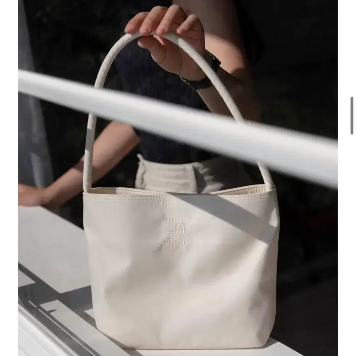 [SOLD OUT] 무쿠앤에보니 Nearest Bag 크림