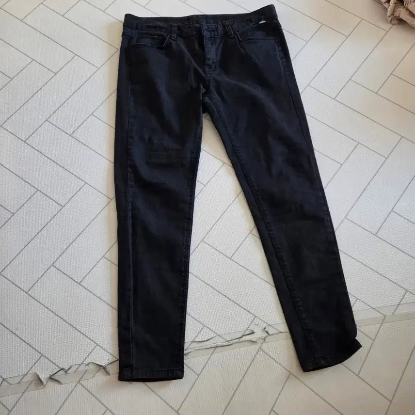 [BUNJANG] Black Skinny Jeans (Size 44) / 블랙 스키니 진 (44)