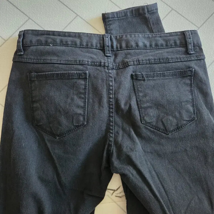 [BUNJANG] Black Skinny Jeans (Size 44) / 블랙 스키니 진 (44)