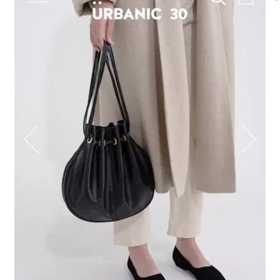 [BUNJANG] Urbanic30 Black Drawstring Bucket Bag / 얼바닉30 블랙 드로우스트링 버킷백