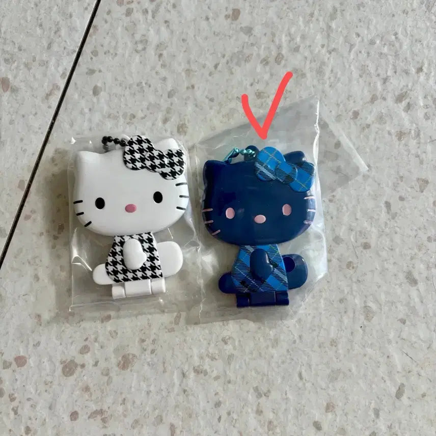 [SOLD OUT] 헬로키티 미러컬렉션 키링 랜덤 거울 키링 식완
