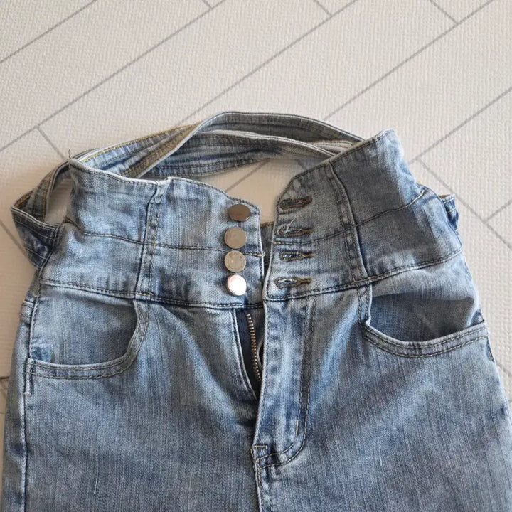 [BUNJANG] High-Waisted Light Wash Denim Pants (Size 44) / 하이웨스트 연청 데님 팬츠 (44)