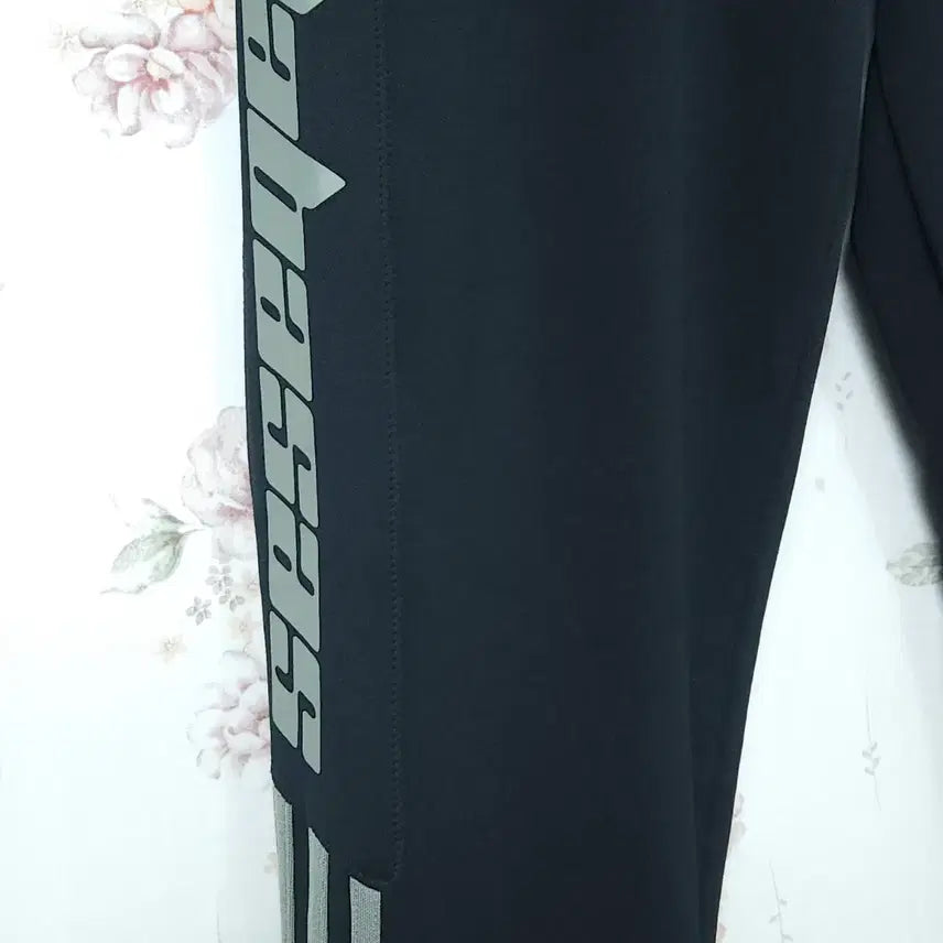 [BUNJANG] Adidas Yeezy Calabasas Track Pants / 아디다스 이지 칼라바사스 트랙 팬츠 35~37
